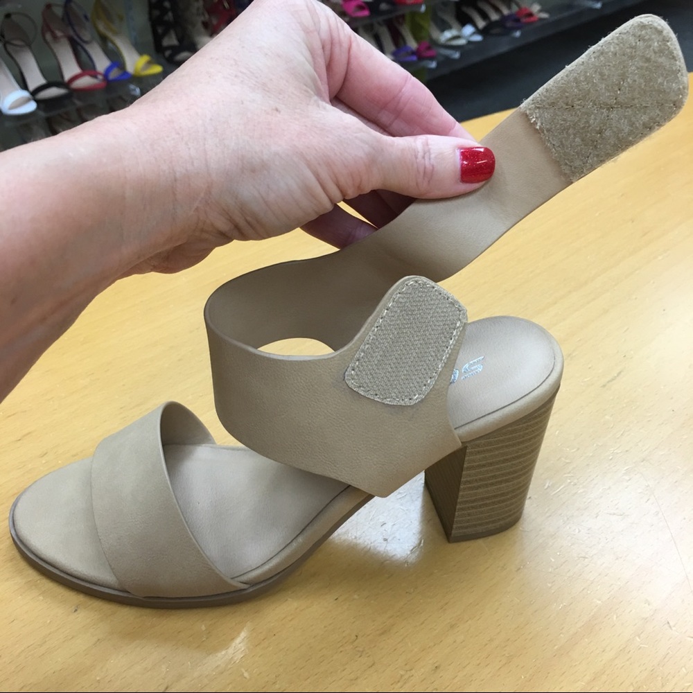 Restock! Soda Natural Velcro Strap Stacked HEEL - Picture 7 of 11